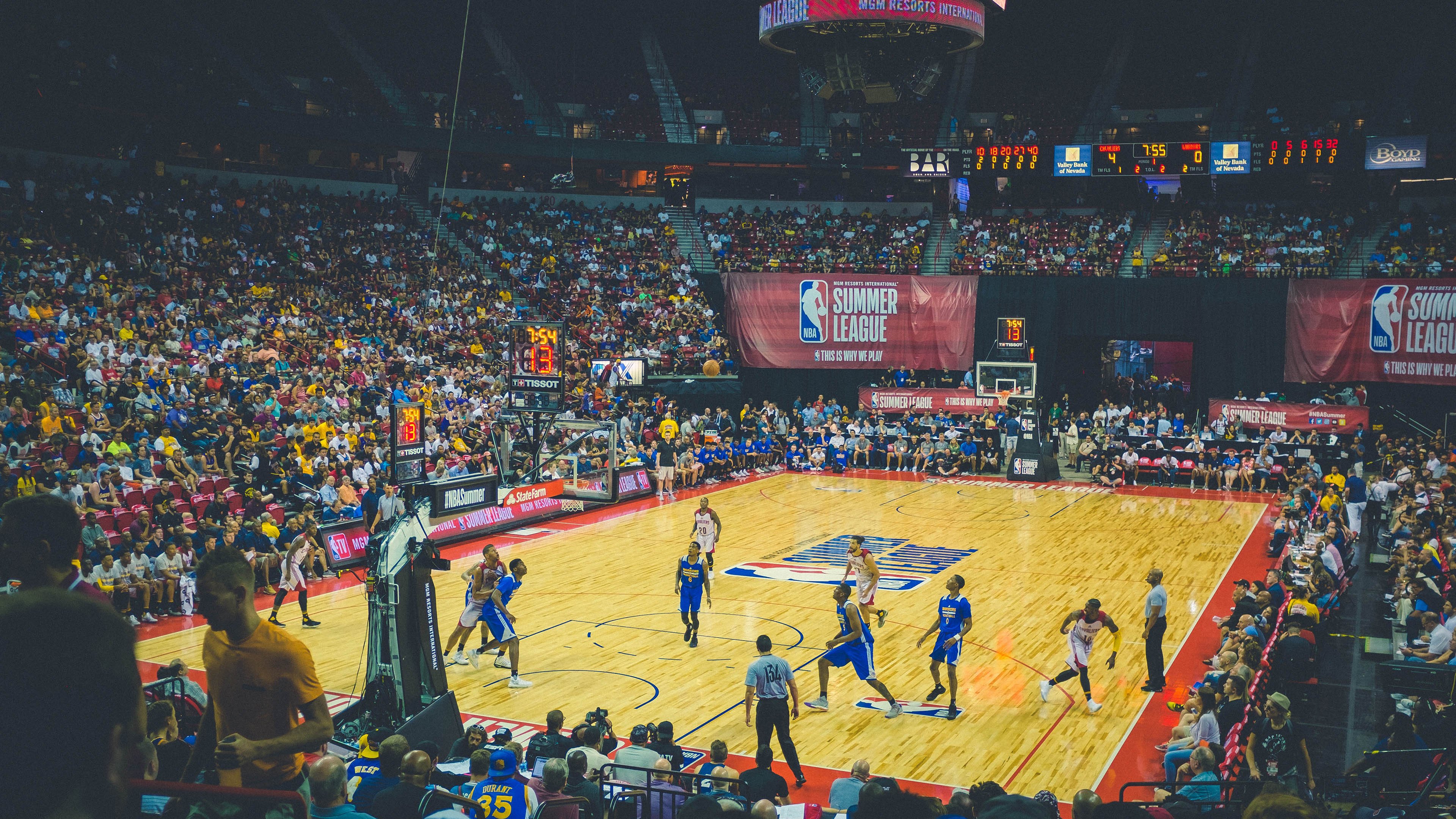 塞维利亚完胜巴黎，苏亚雷斯惊艳四座，诠释何为真正的大场面先生